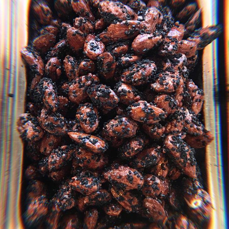 Amandes caramélisées au graines de nigelle